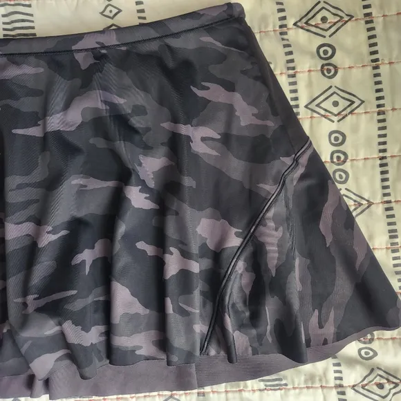 Athleta Match Point Skort Black Camo Large