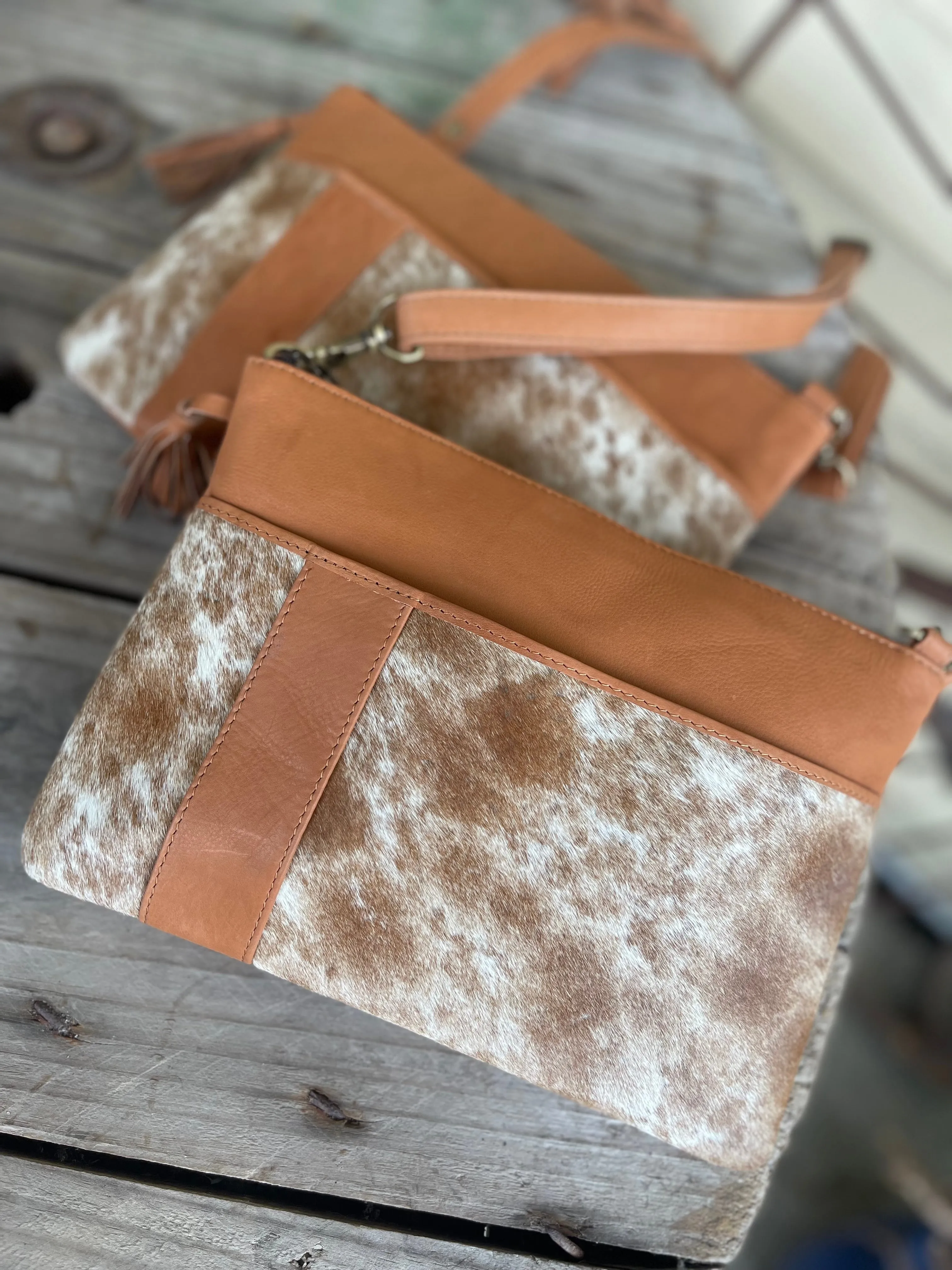 B70070TAN  Berlin Crossbody Tan and Hide
