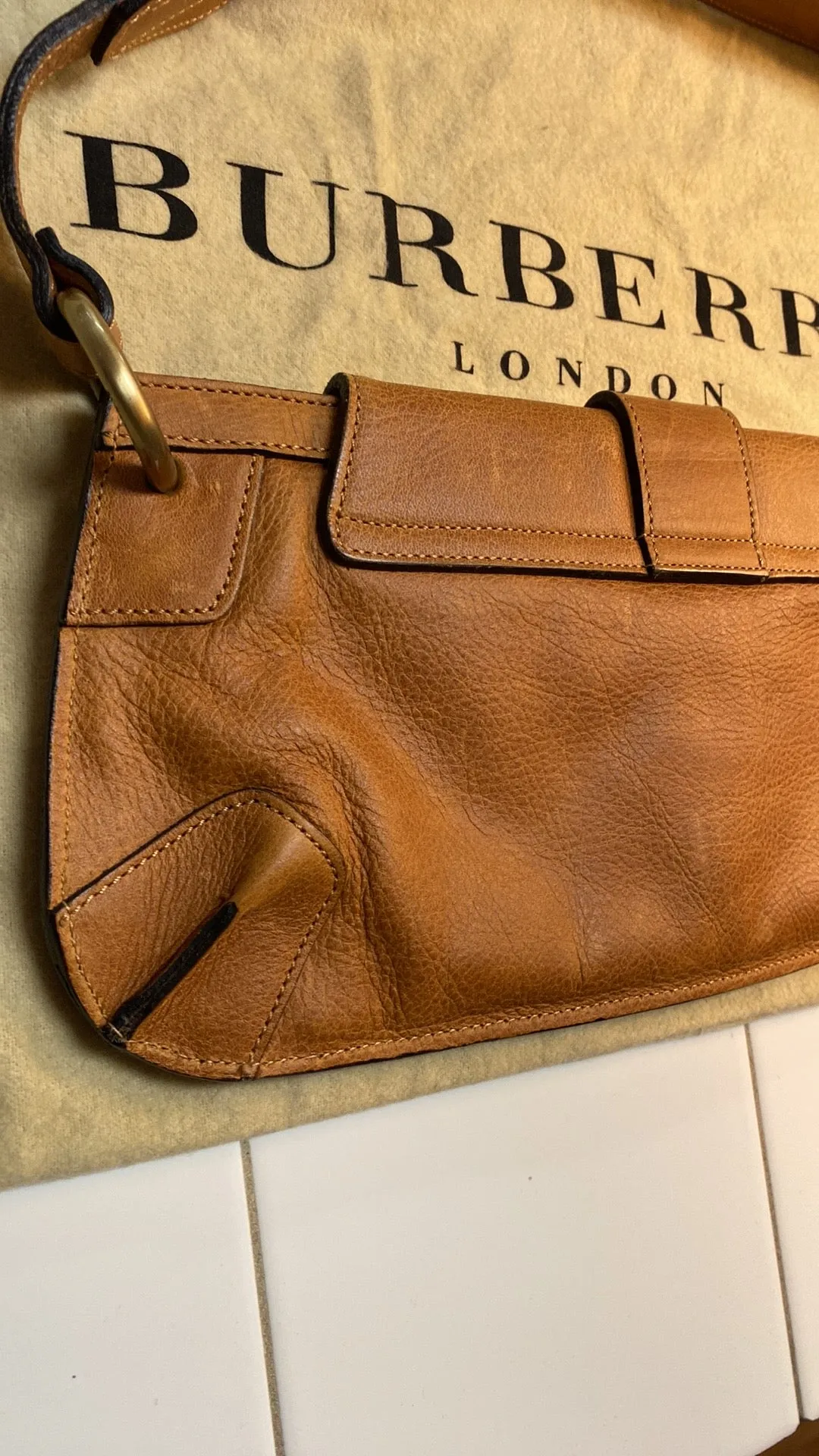 Burberry London Grained Leather Shoulder Bag In Carme