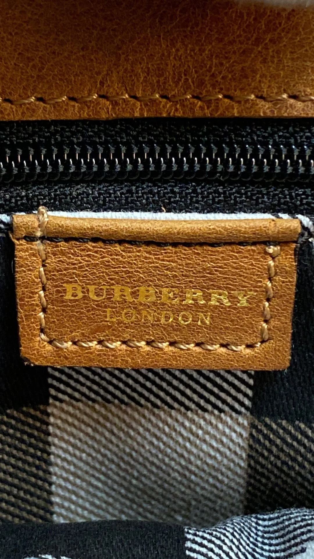 Burberry London Grained Leather Shoulder Bag In Carme