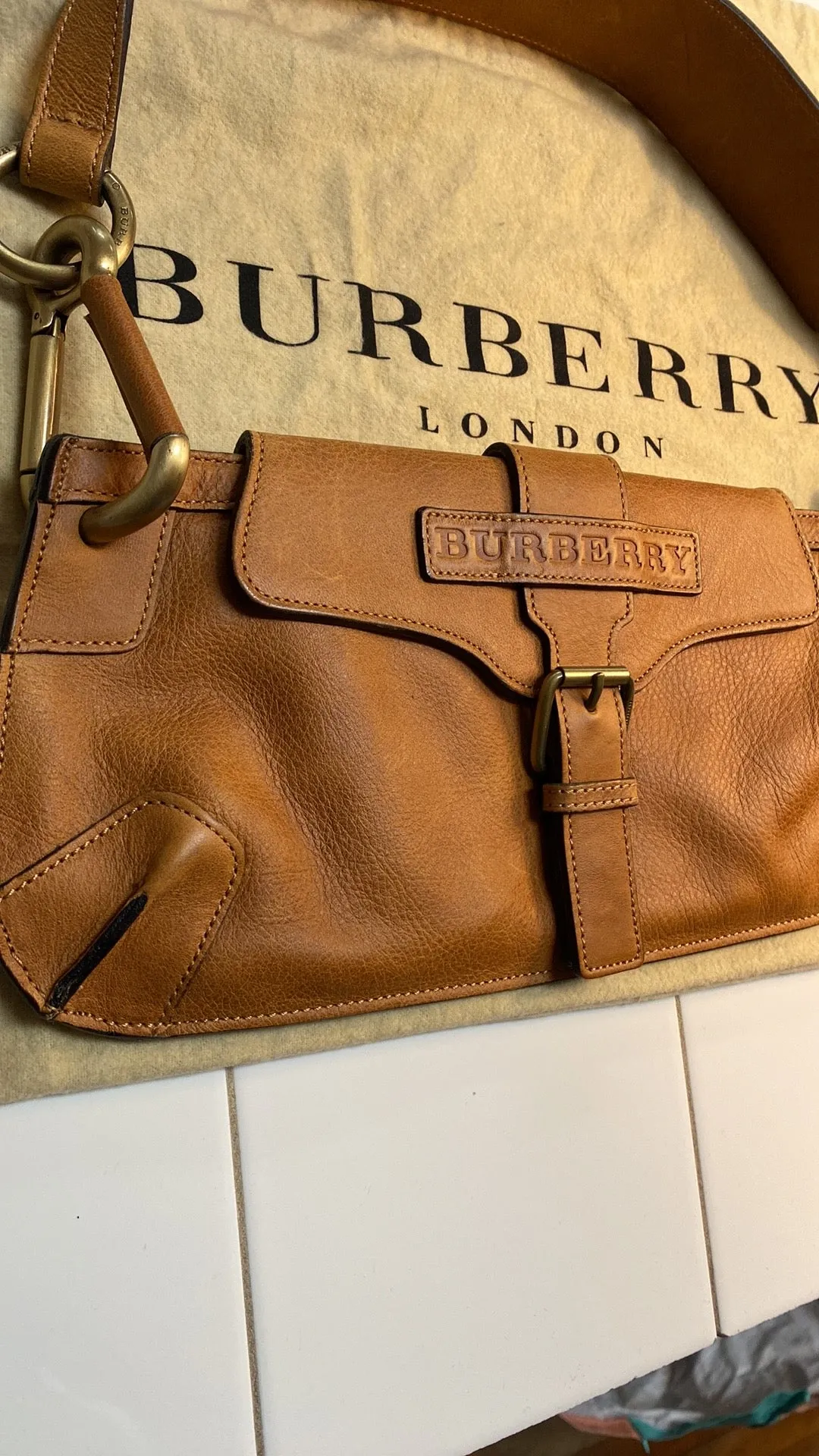 Burberry London Grained Leather Shoulder Bag In Carme