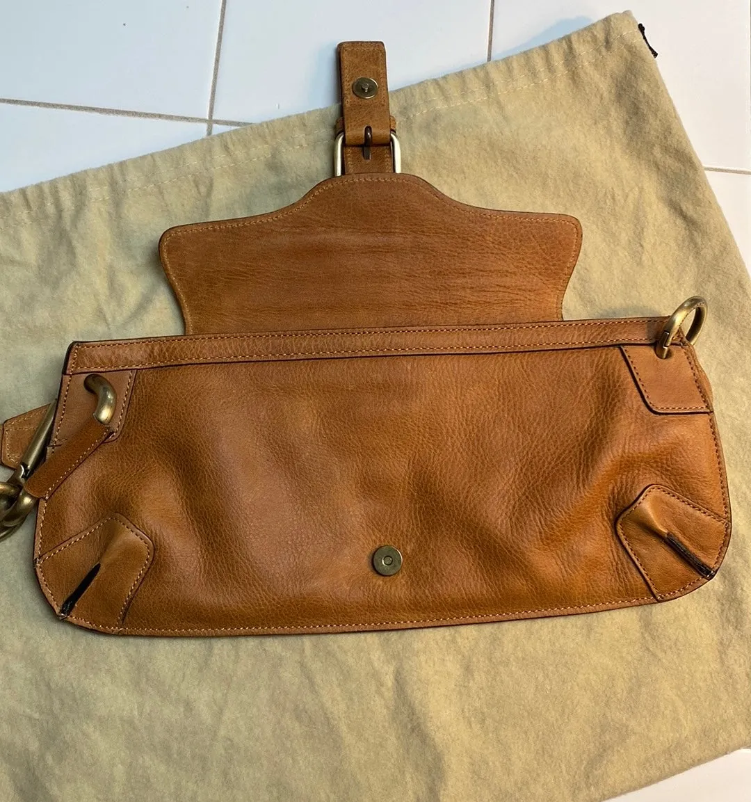 Burberry London Grained Leather Shoulder Bag In Carme