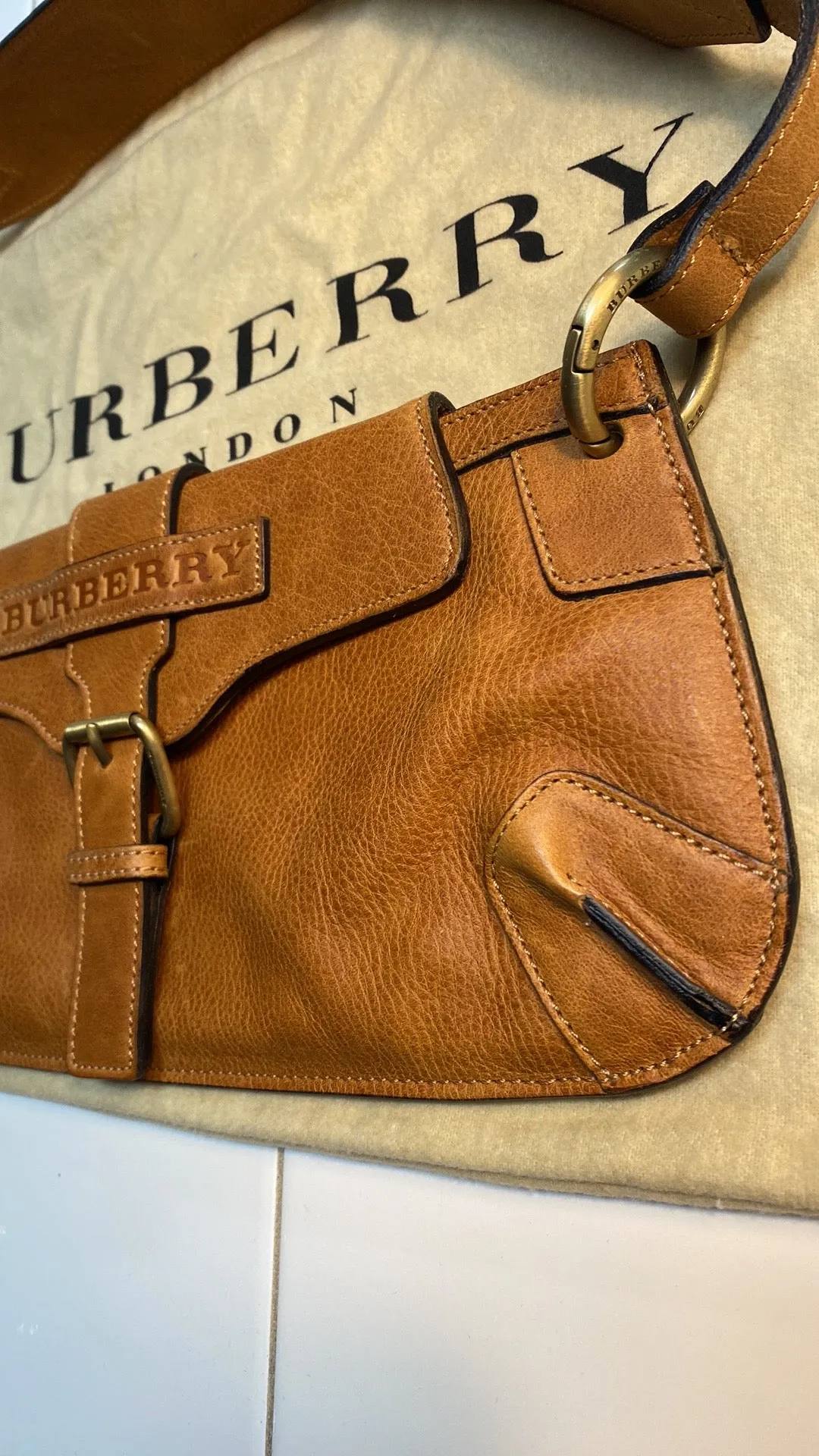Burberry London Grained Leather Shoulder Bag In Carme