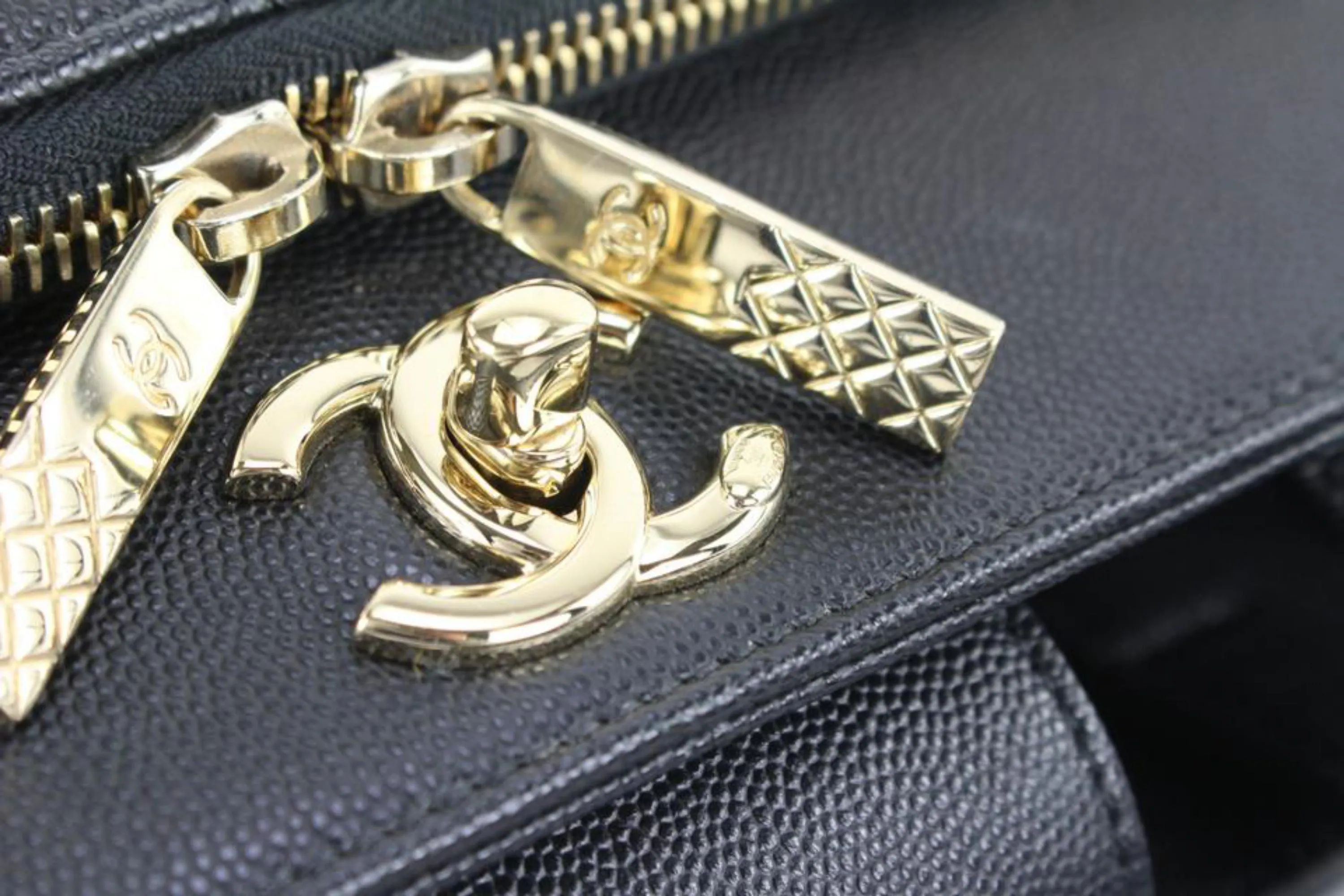 Chanel Black Quilted Caviar Leather Turnlock 2way Affinity Tote 1CC1025