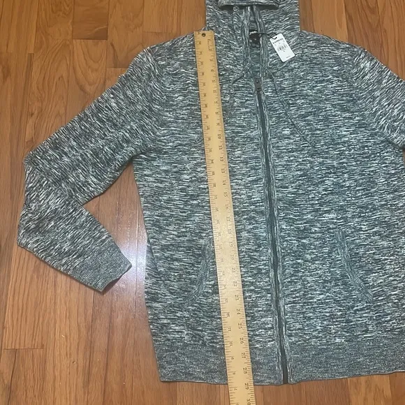 Express Woman’s Lightweight Sweater Hoodie with pockets NWT Full Zipper Green