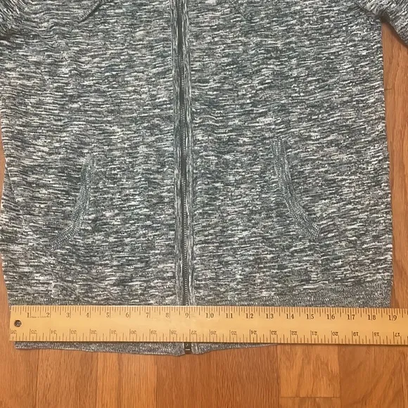 Express Woman’s Lightweight Sweater Hoodie with pockets NWT Full Zipper Green