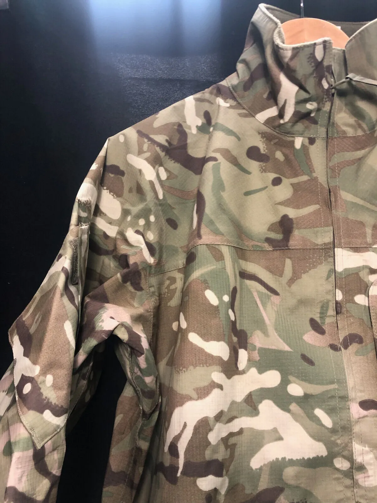 Genuine British Army MTP Camouflaged Waterproof Lightweight Jacket - 170/90