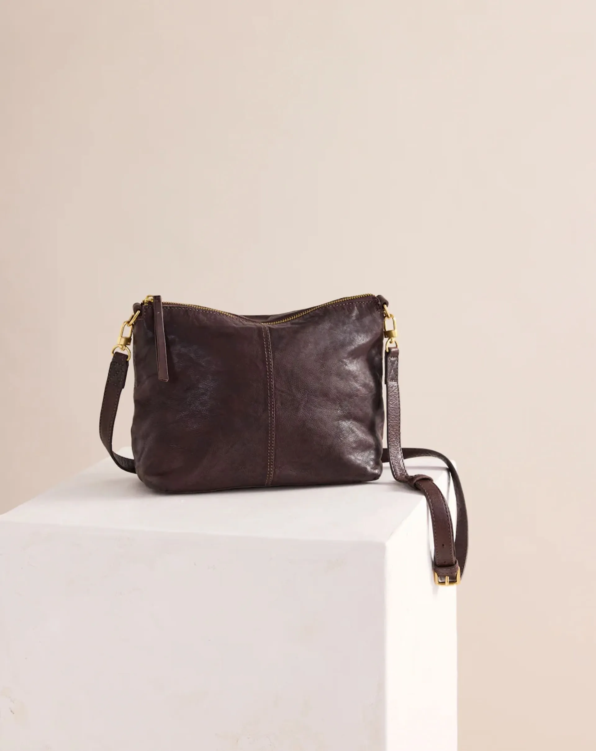 JUJU & CO Tumbled Large Essential Pouch - Chocolate