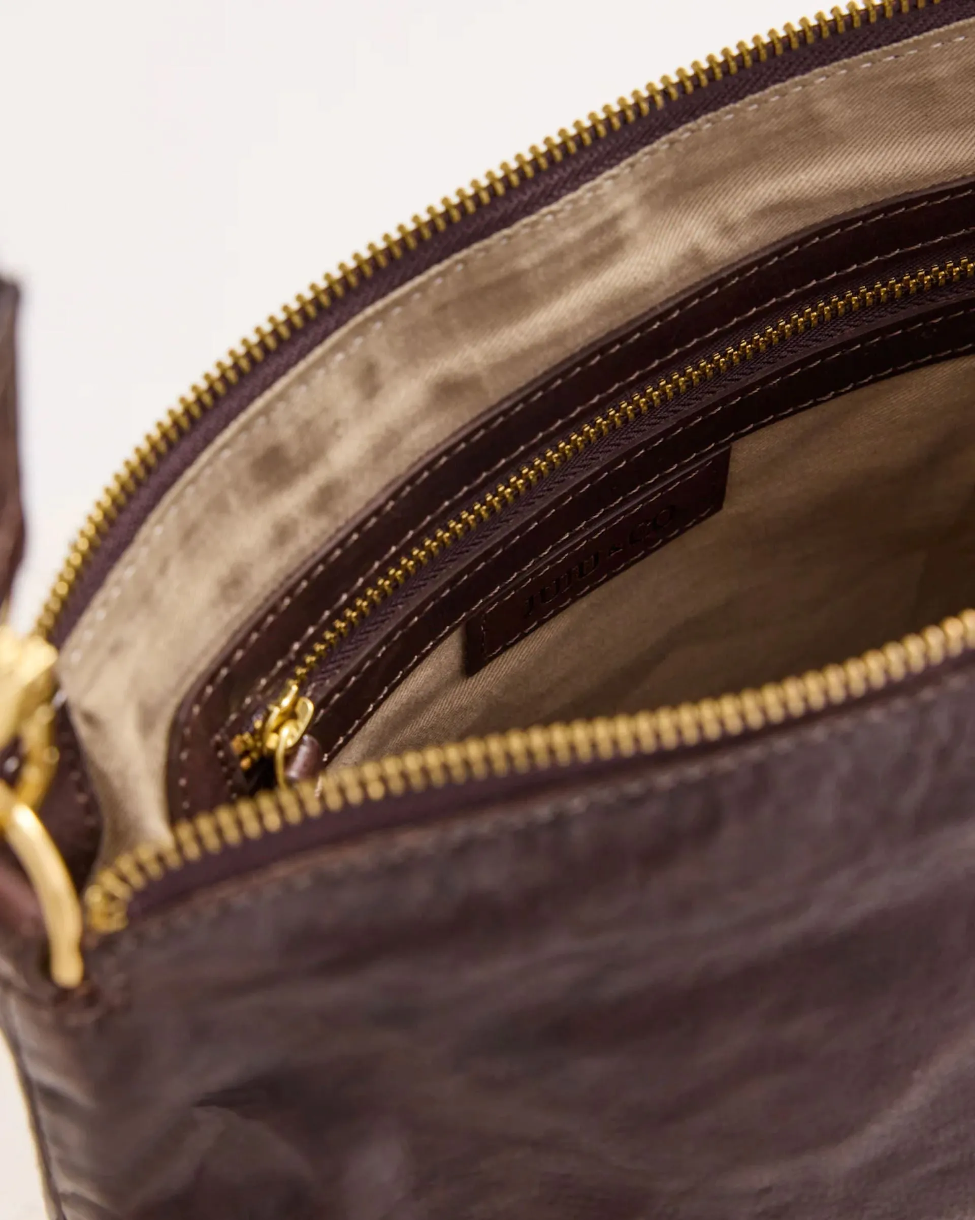JUJU & CO Tumbled Large Essential Pouch - Chocolate