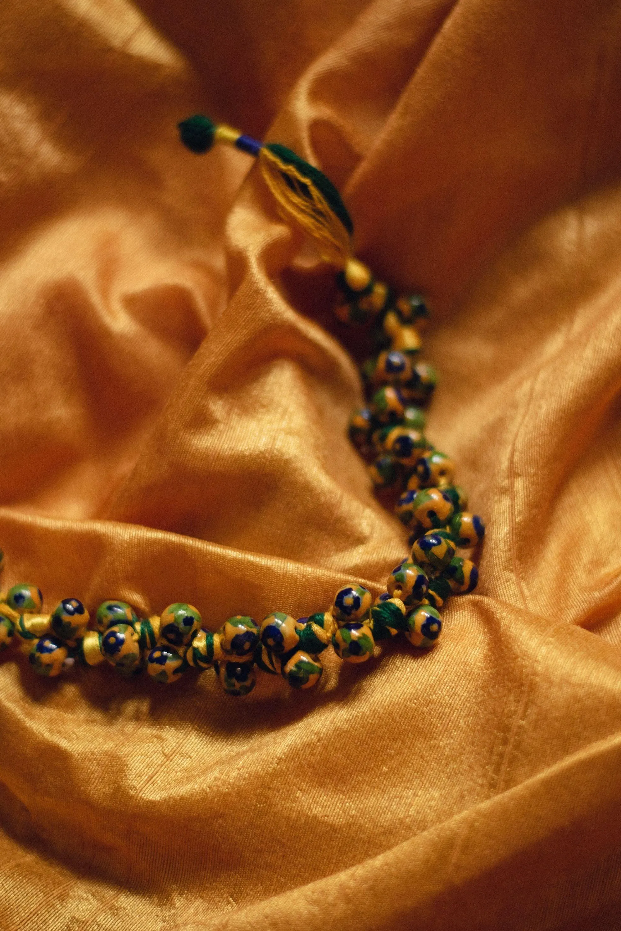 Kaisori blue pottery jewellery - Knot necklace - yellow and green