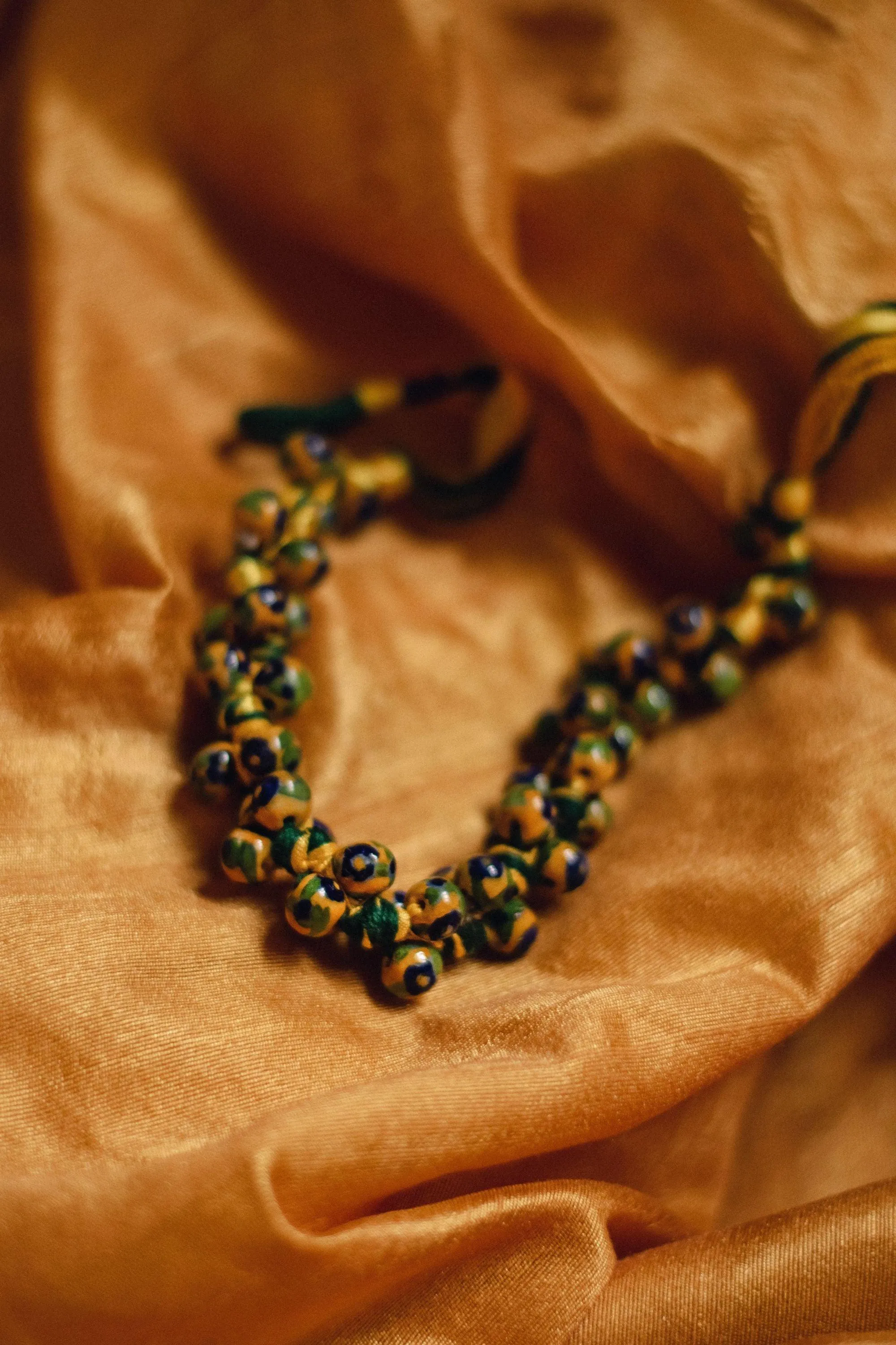 Kaisori blue pottery jewellery - Knot necklace - yellow and green
