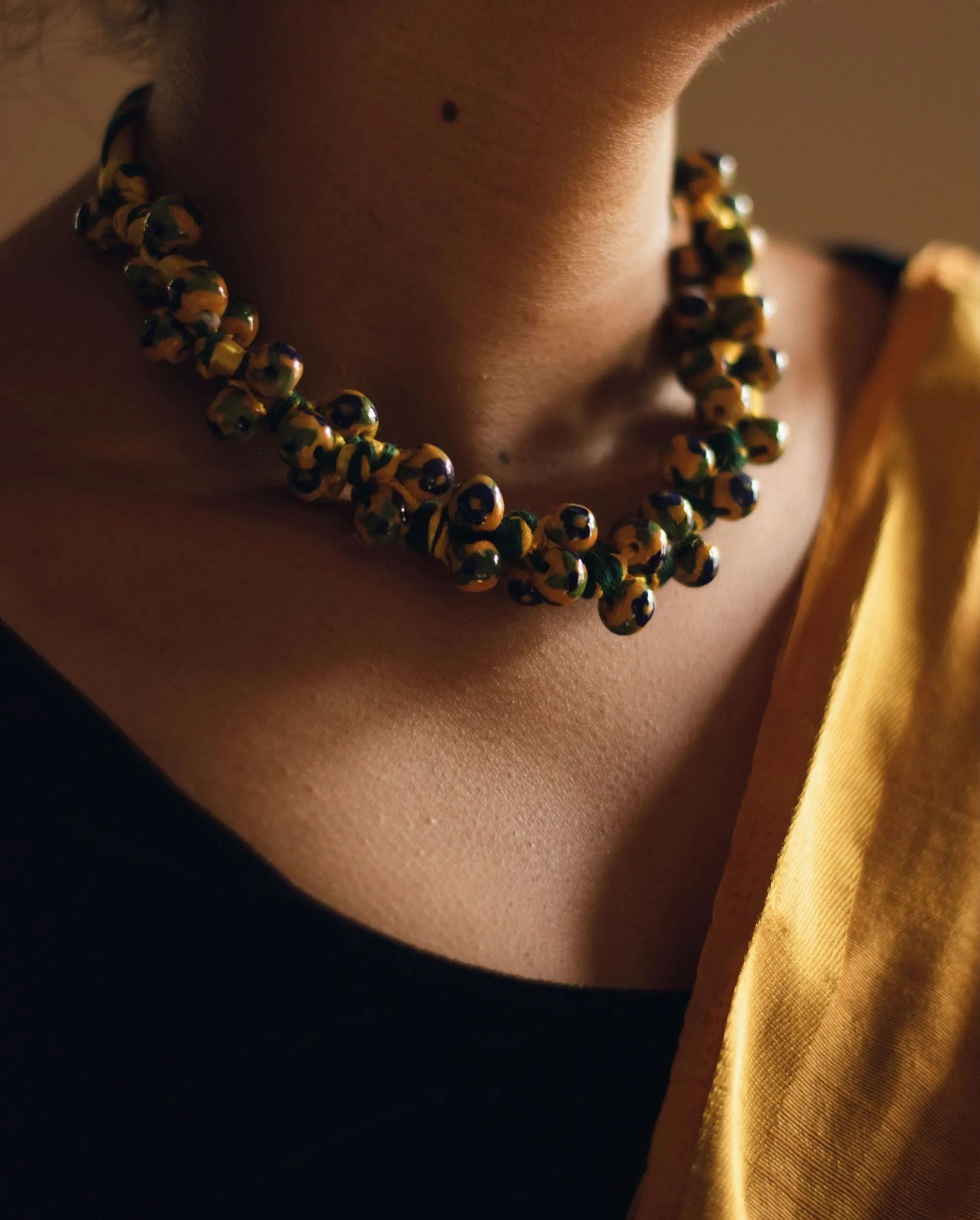 Kaisori blue pottery jewellery - Knot necklace - yellow and green