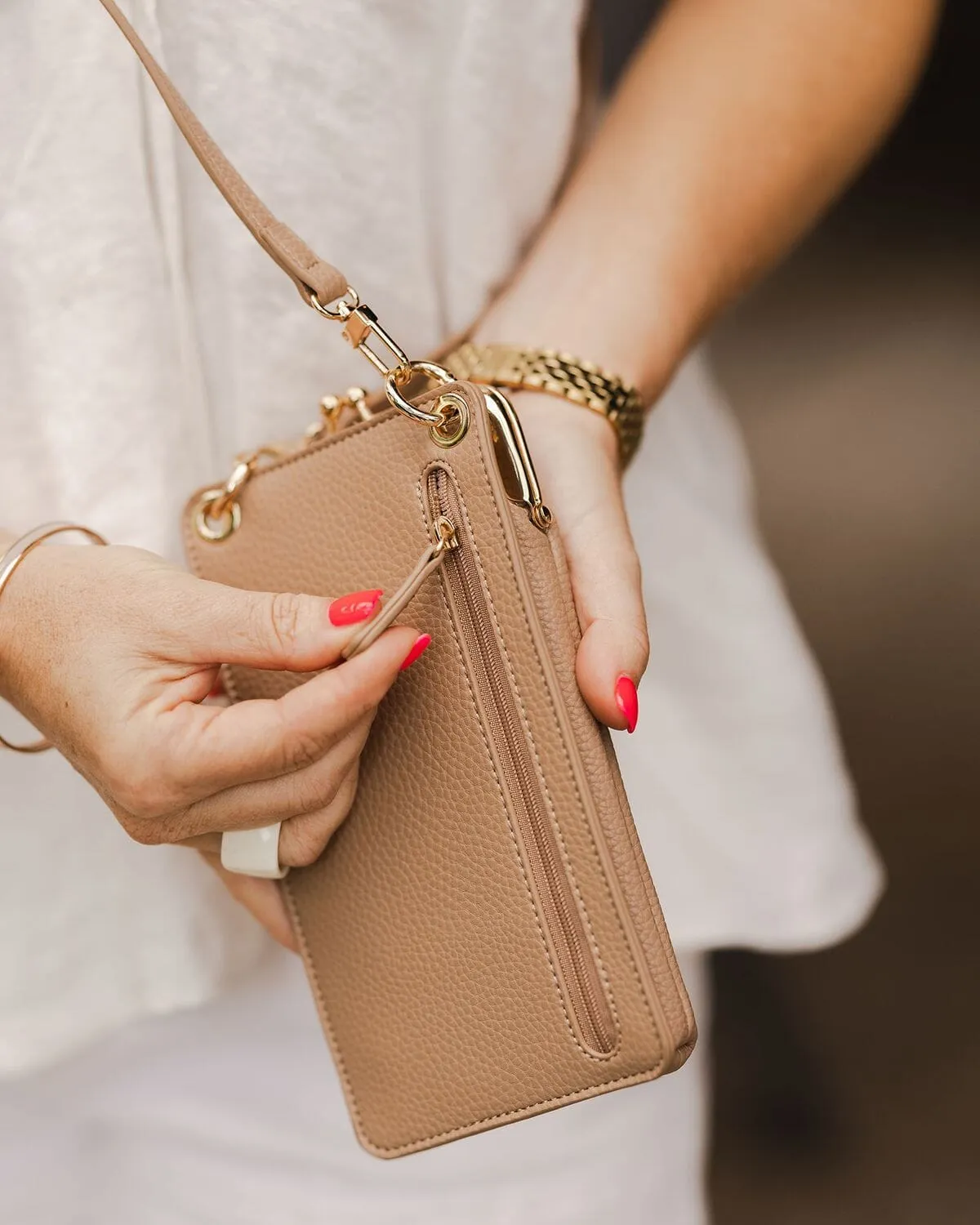 LOUENHIDE Billie Crossbody Phone Bag - Biscuit