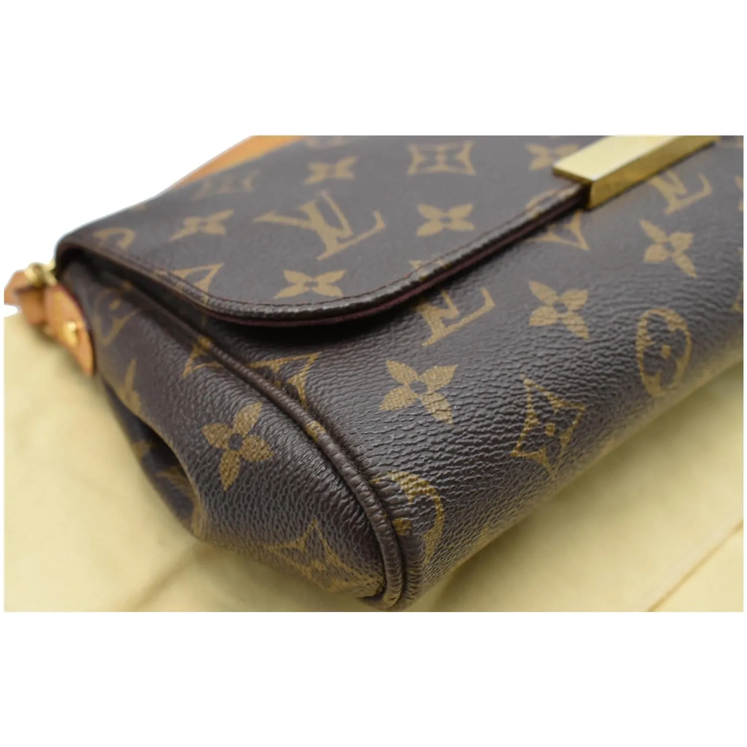LOUIS VUITTON Favorite MM Monogram Canvas Crossbody Bag Brown