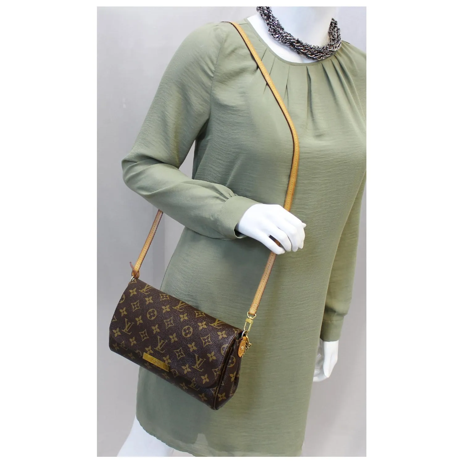 LOUIS VUITTON Favorite MM Monogram Canvas Crossbody Bag