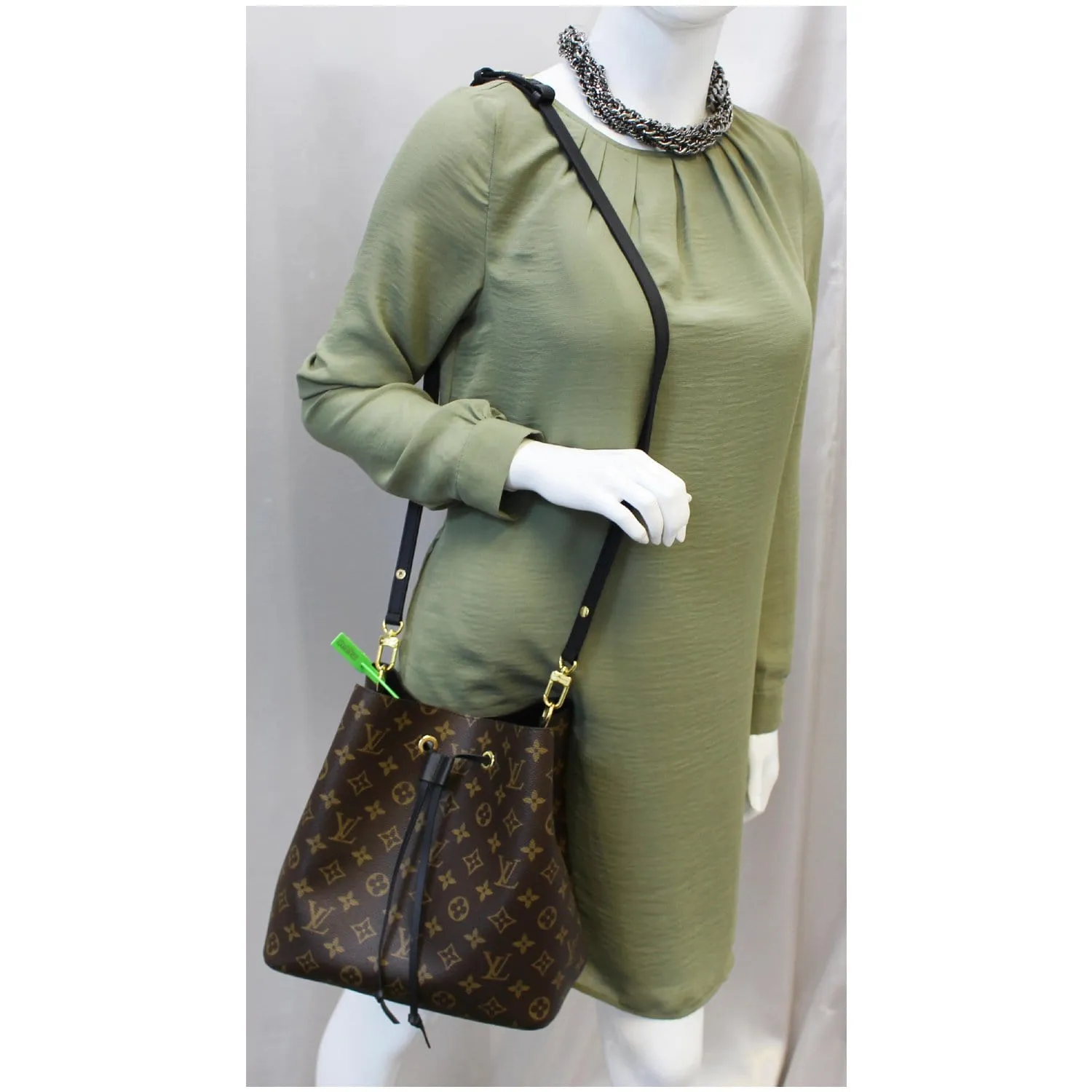 LOUIS VUITTON Neonoe Monogram Canvas Shoulder Bag Black