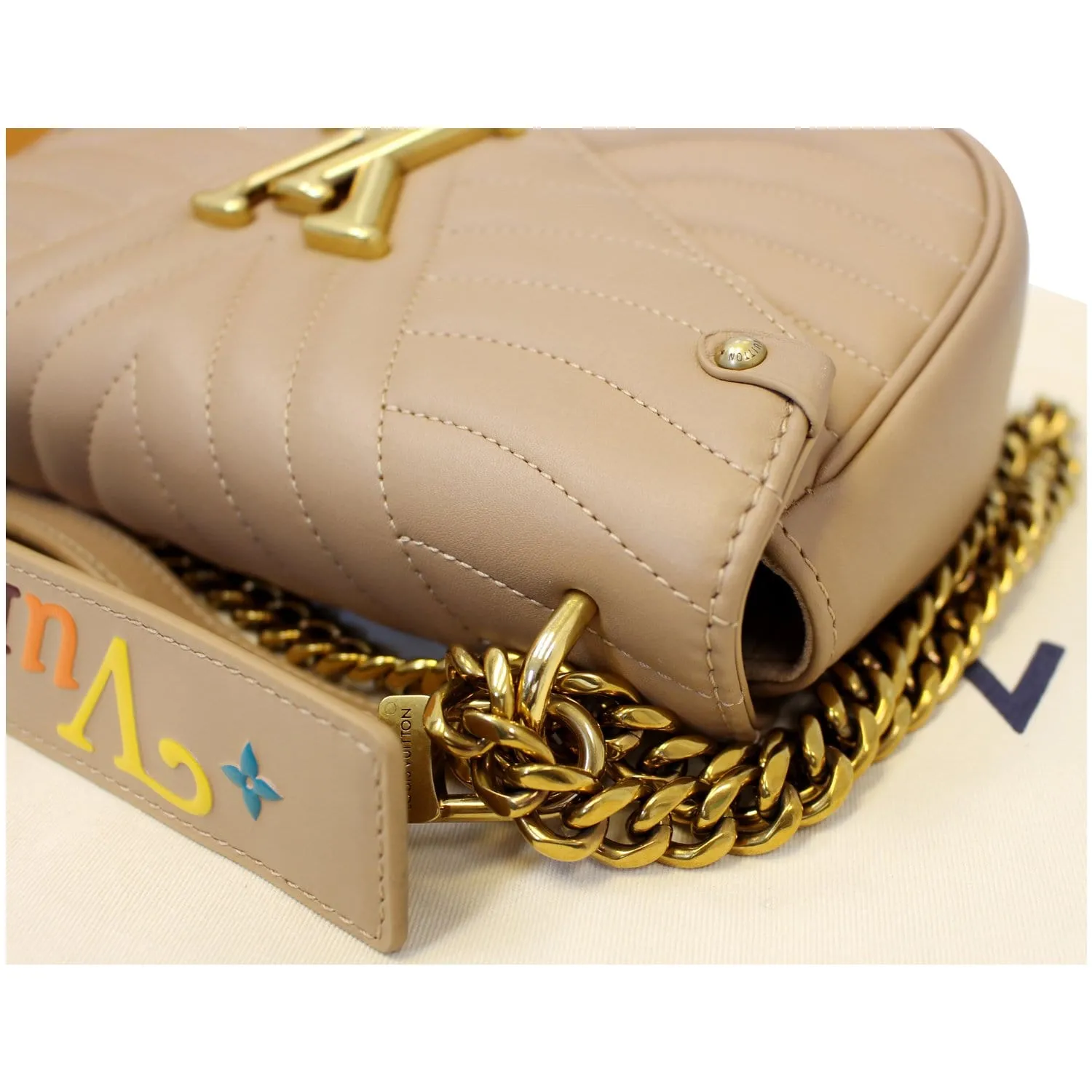 LOUIS VUITTON New Wave Chain MM Calfskin Leather Shoulder Bag Noisette