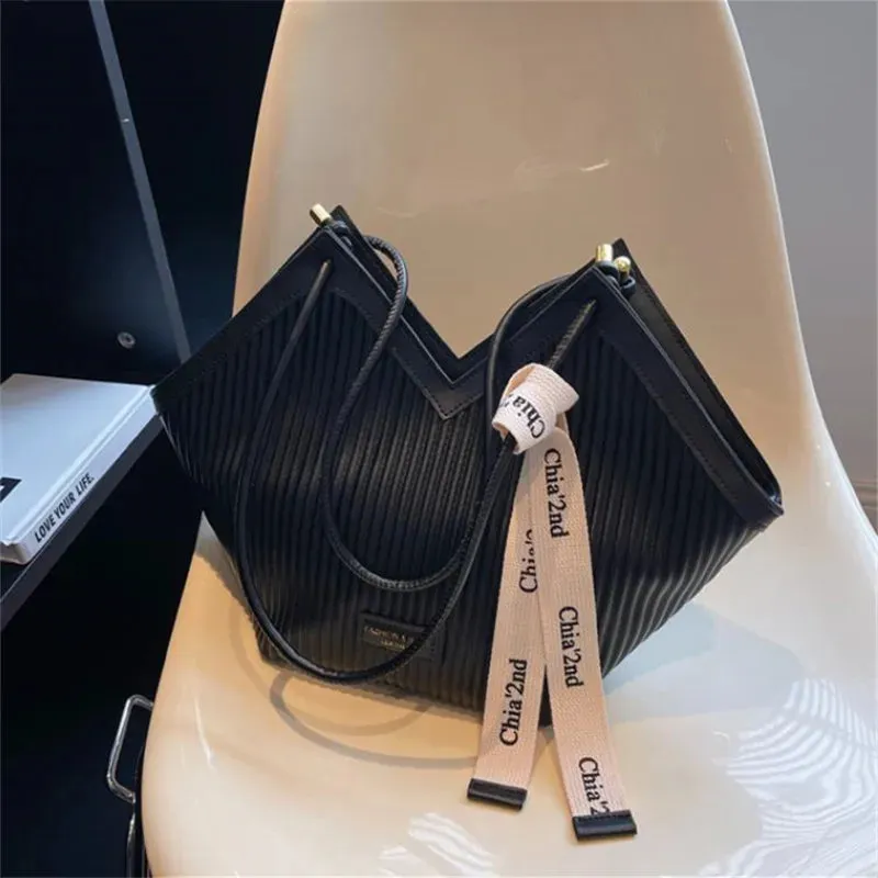 Love Design Tote Bag, Trendy Large Capacity Shoulder Bag, Faux Leather Simple Bag for Women Work Purses and Handbags