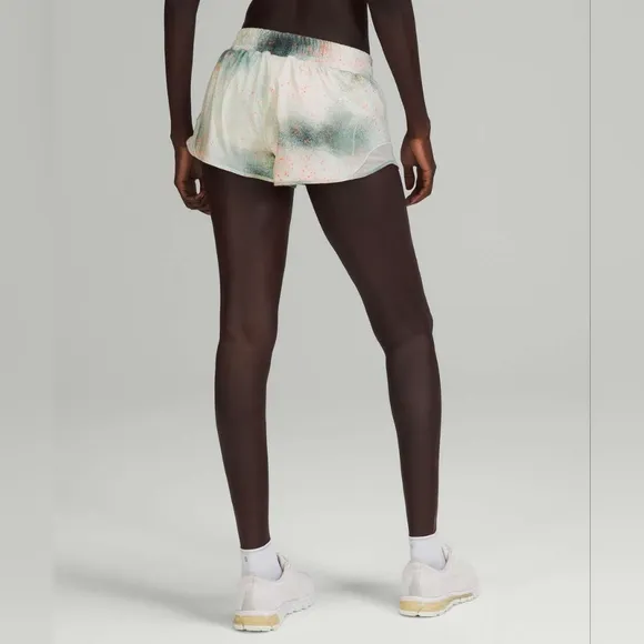 Lululemon Hotty Hot Low-Rise Short 2.5&quot; *Reflective
