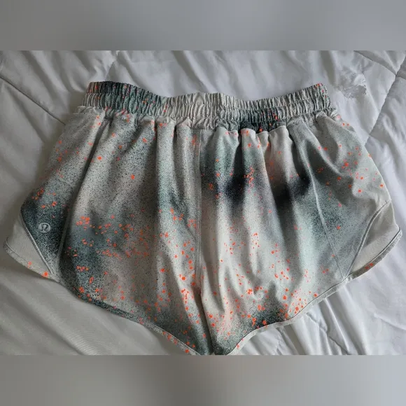 Lululemon Hotty Hot Low-Rise Short 2.5&quot; *Reflective