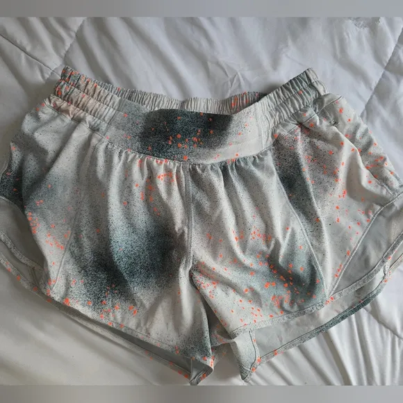 Lululemon Hotty Hot Low-Rise Short 2.5&quot; *Reflective