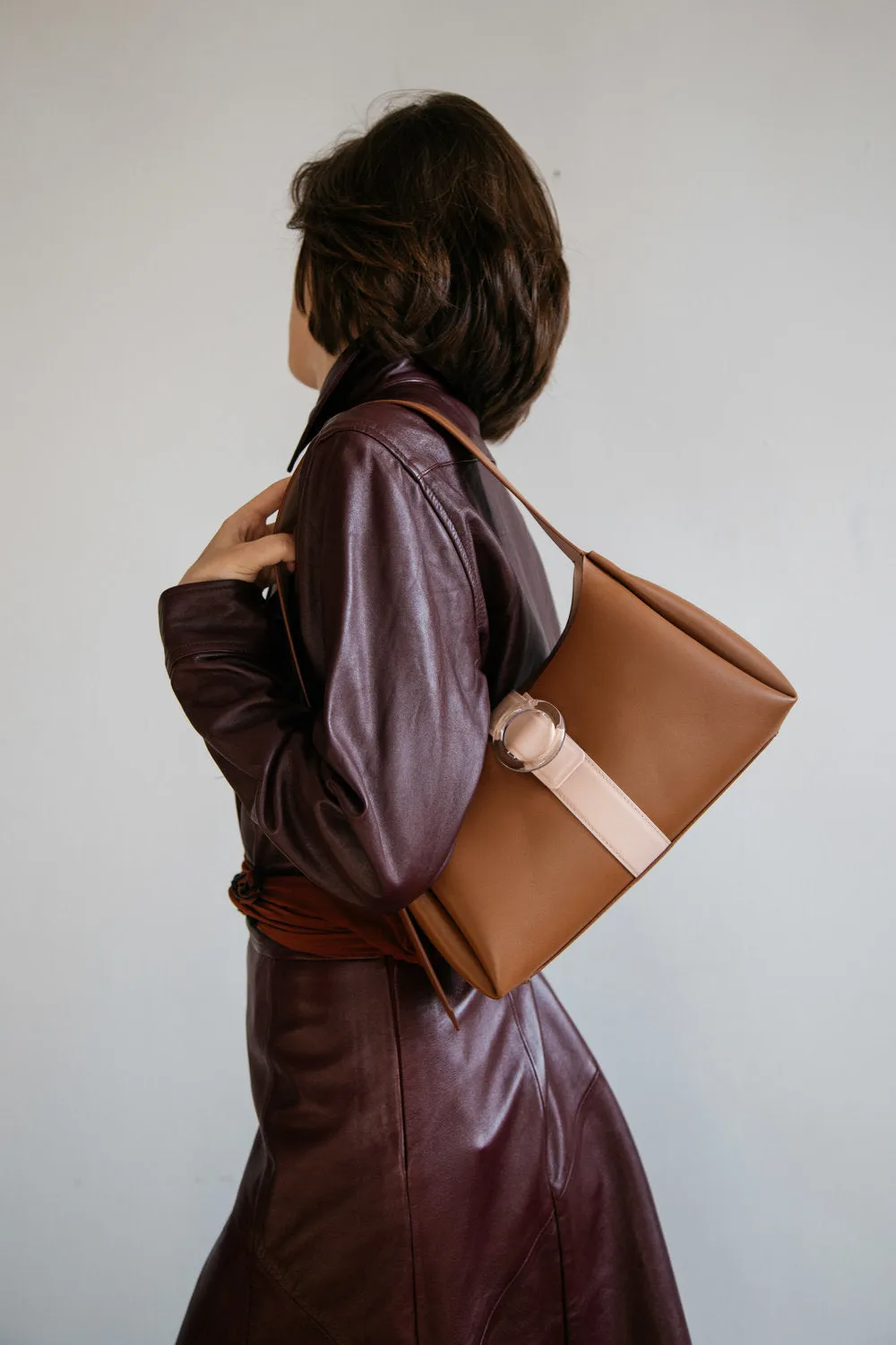 Nº47 Lucite Buckle Shoulder - Saddle   Blush