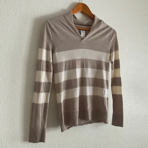 Patagonia Women’s Lightweight Merino V-Neck