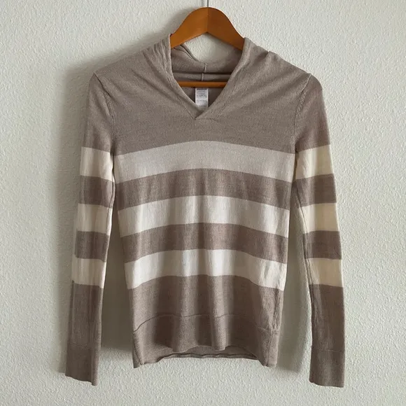 Patagonia Women’s Lightweight Merino V-Neck