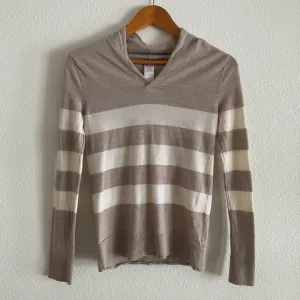 Patagonia Women’s Lightweight Merino V-Neck
