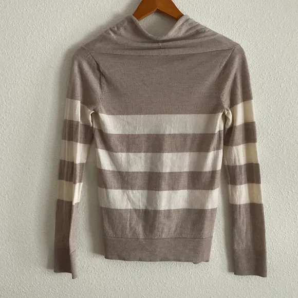 Patagonia Women’s Lightweight Merino V-Neck