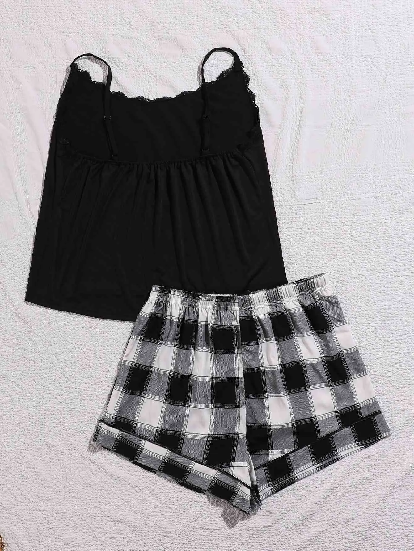 Plus Size Lace Trim Scoop Neck Cami and Printed Shorts Pajama Set ( 2 Style Designs)