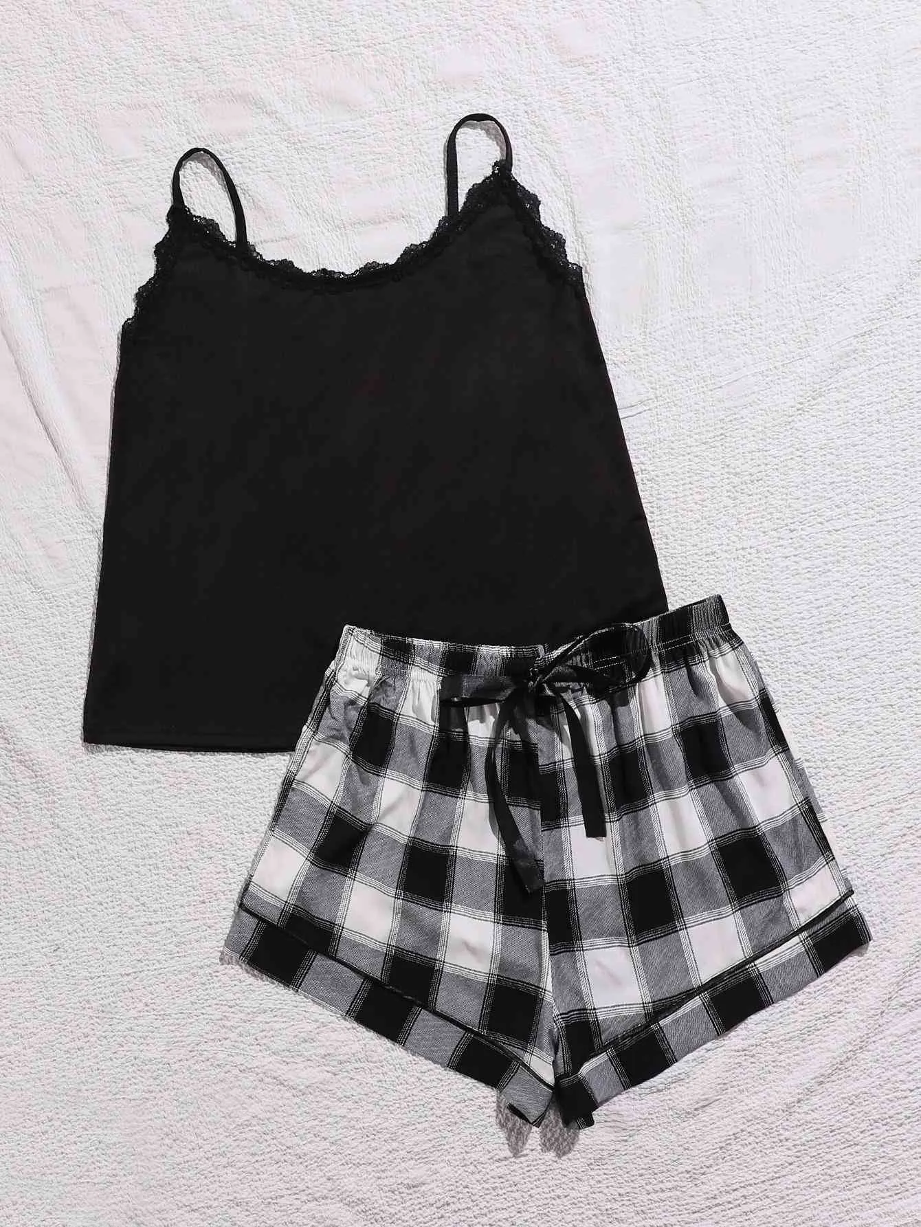 Plus Size Lace Trim Scoop Neck Cami and Printed Shorts Pajama Set ( 2 Style Designs)