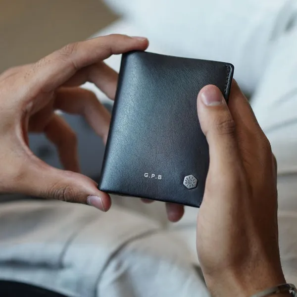 SLIM BIFOLD CARD HOLDER WITH COIN, SOFT BLACK