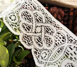 Swirly Scalloped Stiff Vintage Lace Trim Lt. Beige 3½ " wide