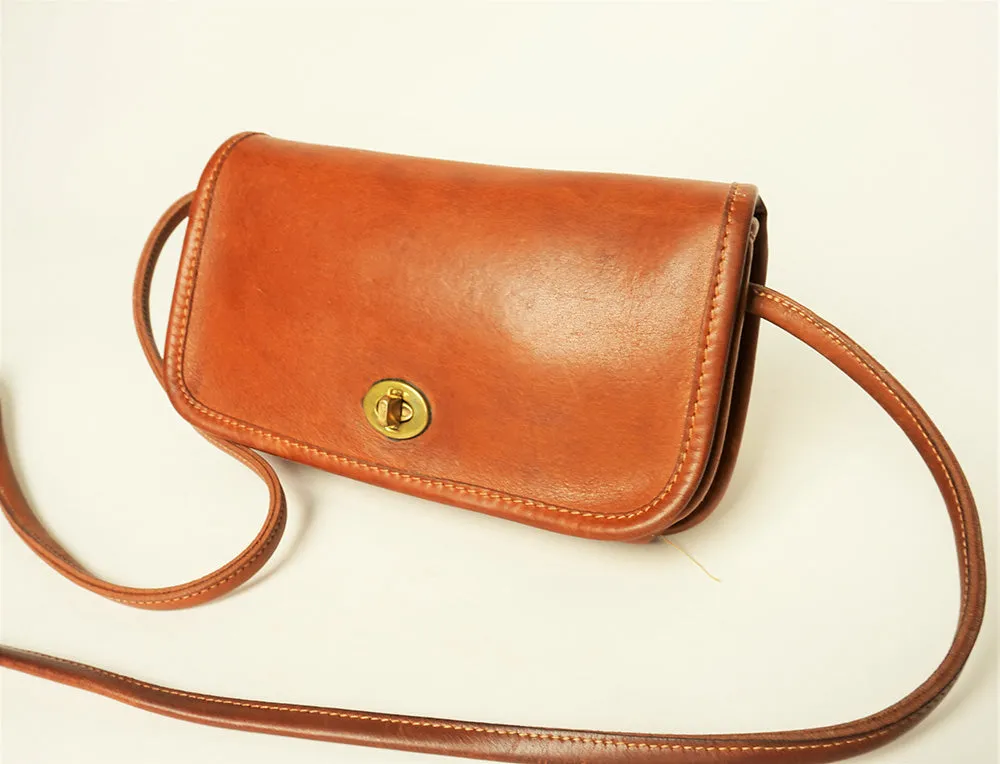 Vintage Coach Classic Dinky Pocket Cross Body Purse, Slim Saddlebag, Classic COACH, Bag Purse, British Tan color designer Purse