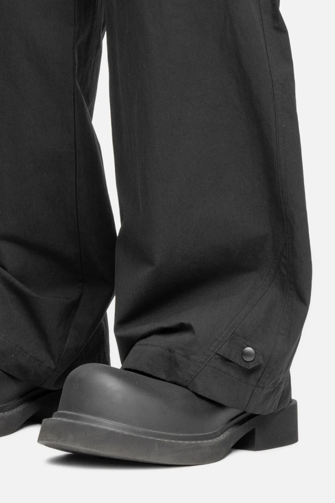W8 CARGO BLACK